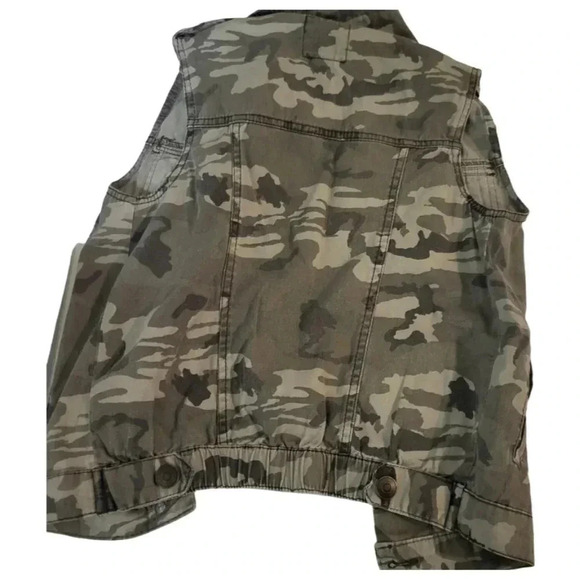 Dolled Up Camouflage Army Green Camo Vest‎ - Size XS - Picture 2 of 4